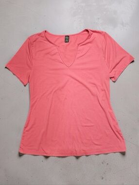 EMERY ROSE Women's Coral V-Neck Short Sleeve Top. Size 0XL.